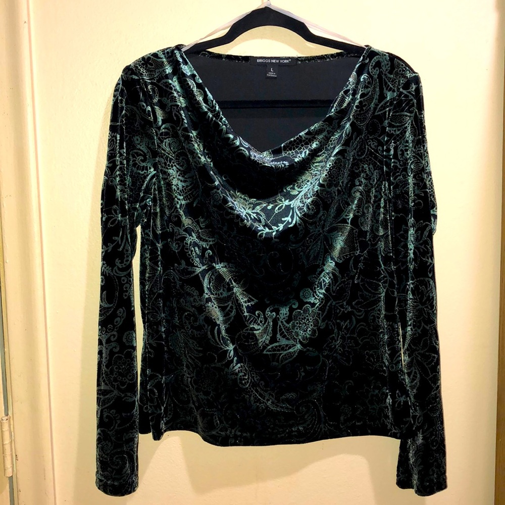 Briggs New York beautiful black and green top